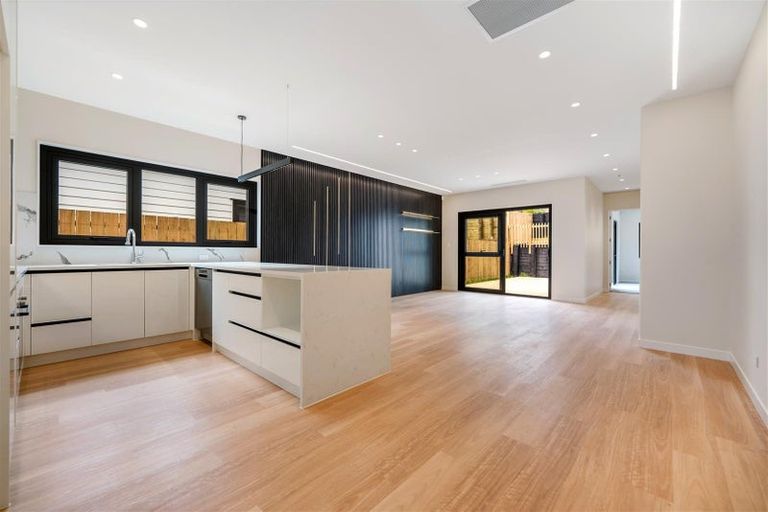 Photo of property in 23 Whakairo Crescent, Gulf Harbour, Whangaparaoa, 0930