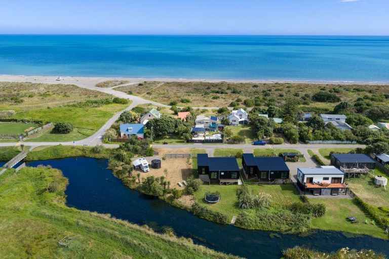 Photo of property in 44 Kapiti Lane, Otaki Beach, Otaki, 5512