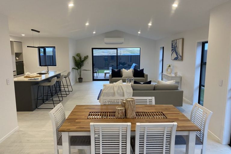 Photo of property in 14 Annie Aranui Drive, Poraiti, 4182