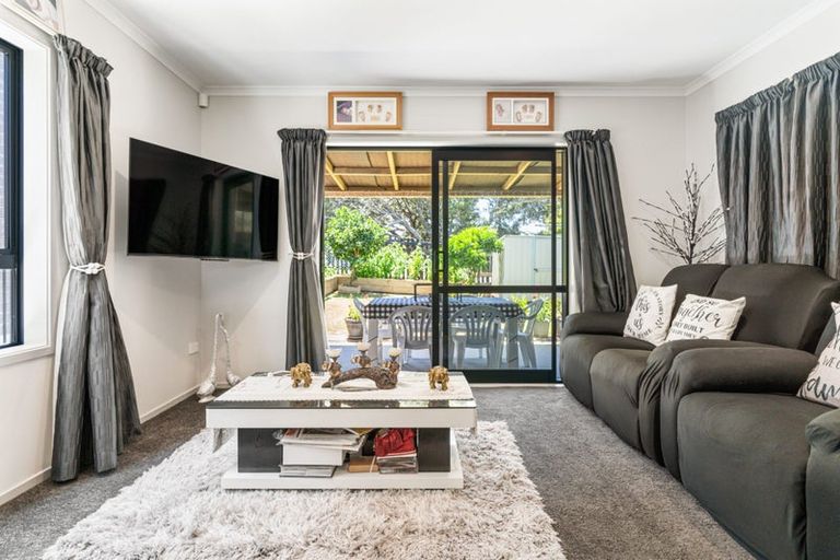 Photo of property in 24 Tutuwhatu Crescent, Weymouth, Auckland, 2103