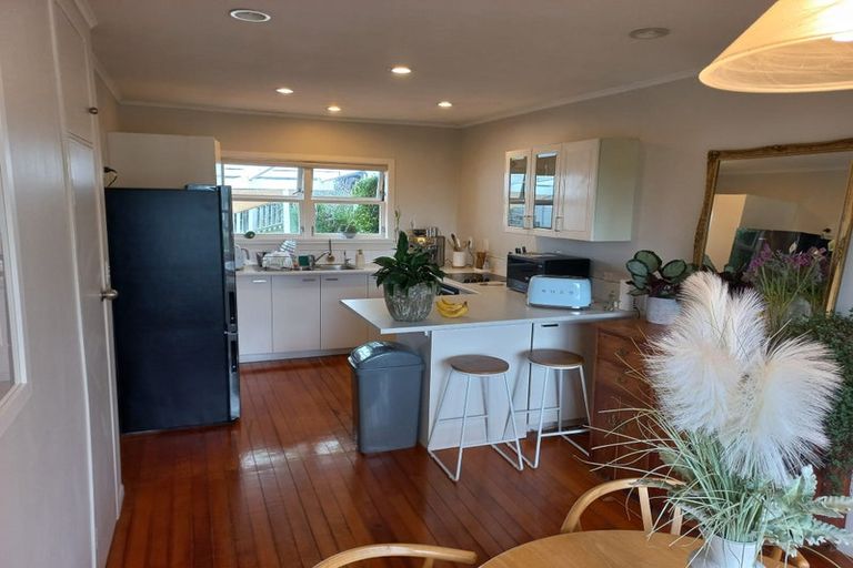 Photo of property in 1/18 Limmer Place, Browns Bay, Auckland, 0632