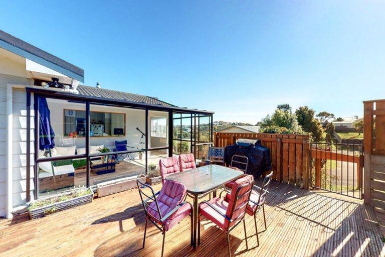 Photo of property in 3 Gaff Place, Whitby, Porirua, 5024