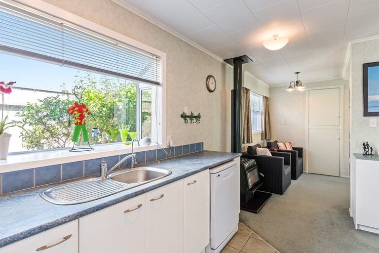 Photo of property in 5 Eruini Street, Waikanae Beach, Waikanae, 5036