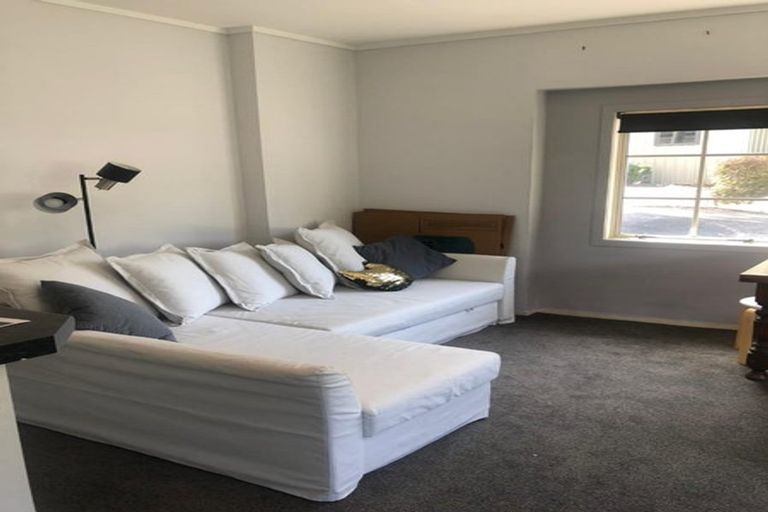 Photo of property in 8 Himalaya Drive, Half Moon Bay, Auckland, 2012