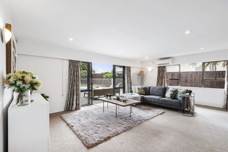 Photo of property in 11 Rippleside Place, Pahurehure, Papakura, 2113