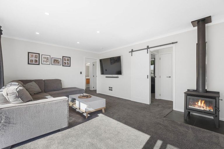 Photo of property in 7 Angus Place, Carterton, 5713