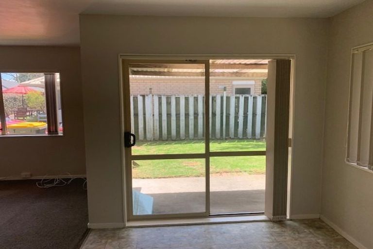 Photo of property in 10 Gibbs Road, Manurewa, Auckland, 2102