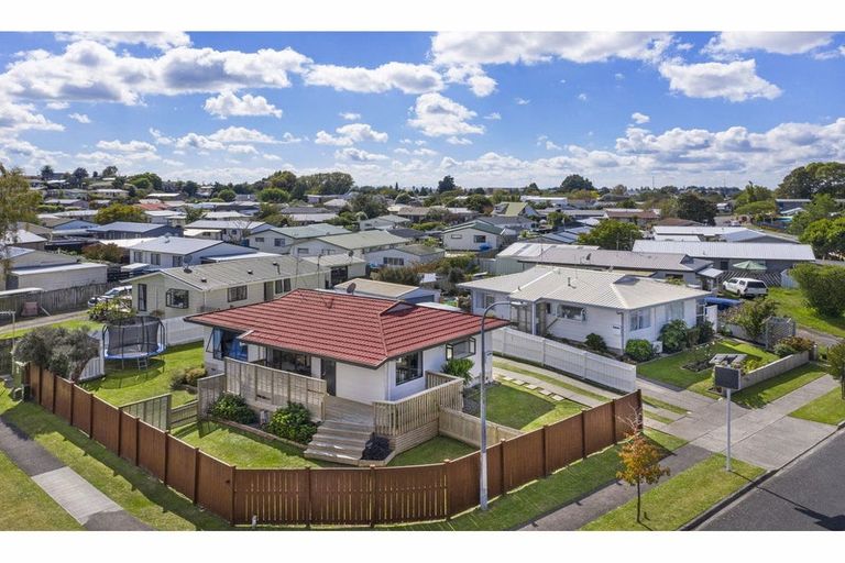 Photo of property in 23 Lloyd Drive, Nawton, Hamilton, 3200