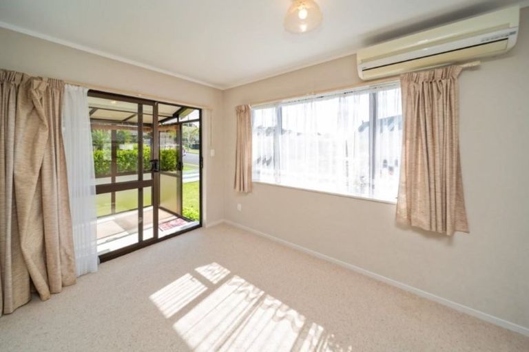 Photo of property in 1/28 Tiverton Crescent, Whalers Gate, New Plymouth, 4310