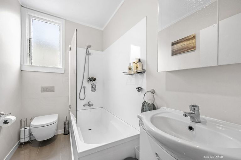 Photo of property in 24 Duppa Street, Berhampore, Wellington, 6023