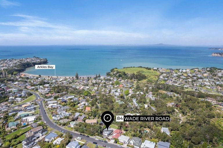 Photo of property in 84 Wade River Road, Stanmore Bay, Whangaparaoa, 0932