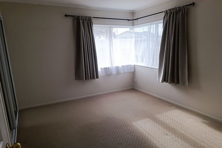 Photo of property in 1 Jay Court, Botany Downs, Auckland, 2010
