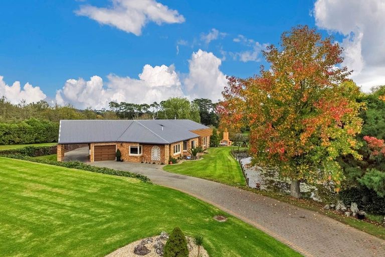 Photo of property in 104 Station Road, Kumeu, 0891