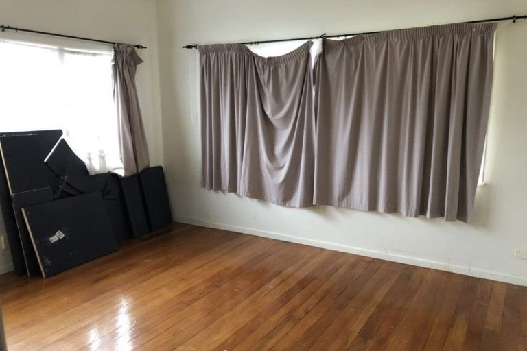 Photo of property in 12 Regent Street, Papatoetoe, Auckland, 2025