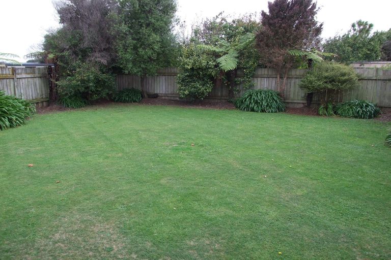 Photo of property in 17 Delta Place, Milson, Palmerston North, 4414