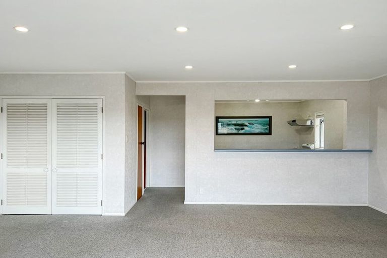 Photo of property in 76 Marellen Drive, Red Beach, 0932