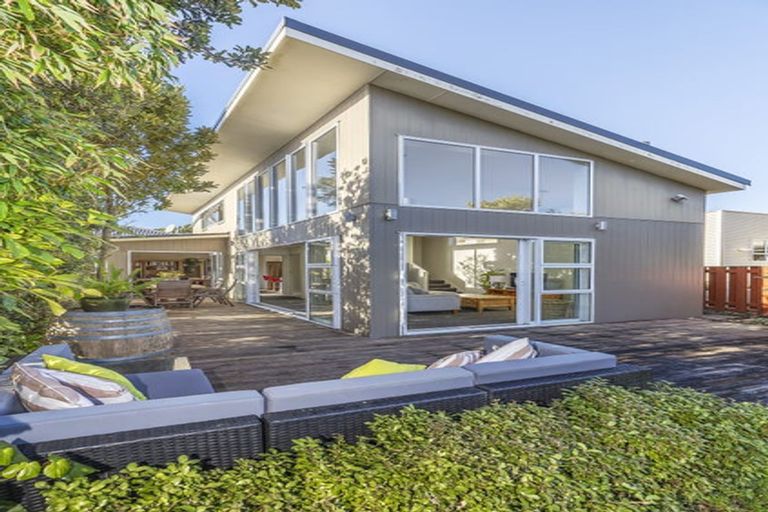 Photo of property in 8 Chatham Street, Berhampore, Wellington, 6023