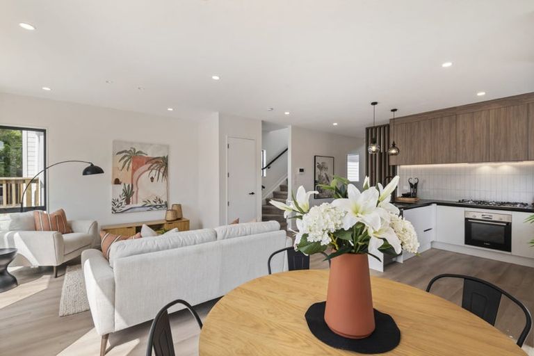 Photo of property in 11a Dianthus Place, Browns Bay, Auckland, 0630