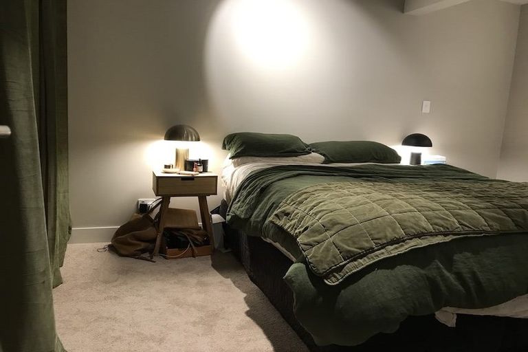 Photo of property in 2 Ravenwood Drive, Forrest Hill, Auckland, 0620