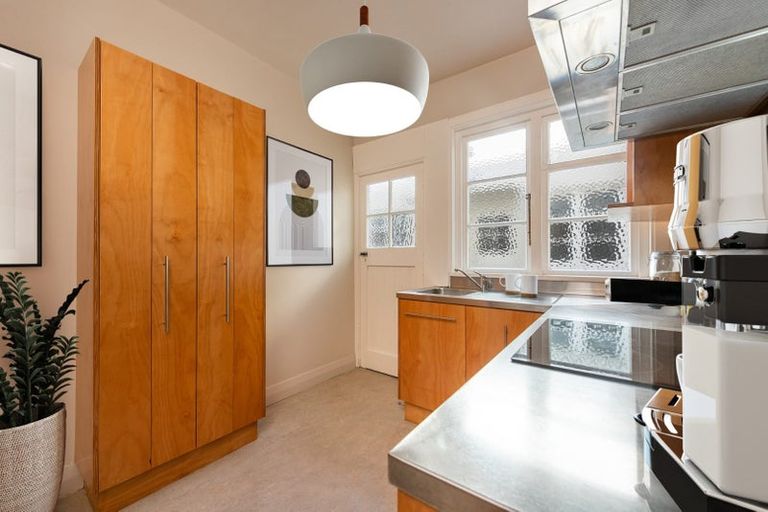 Photo of property in Ionian Flats, 123-125 Brougham Street, Mount Victoria, Wellington, 6011