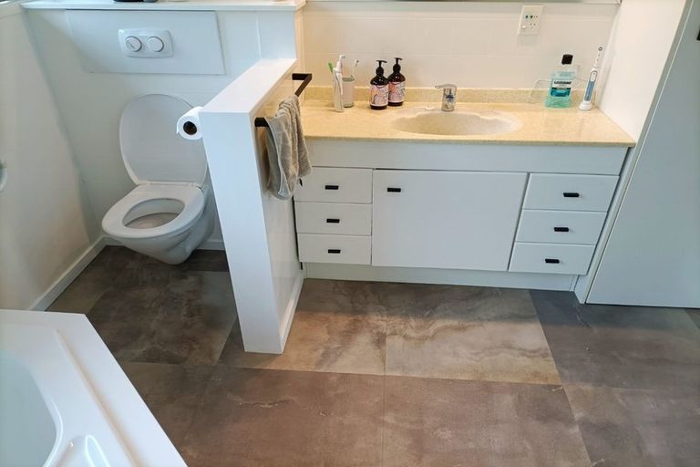 Photo of property in 42 Turville Crescent, Newlands, Wellington, 6037