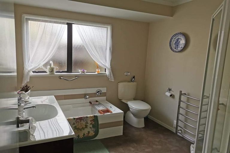 Photo of property in 7 Rarawa Place, Vogeltown, New Plymouth, 4310