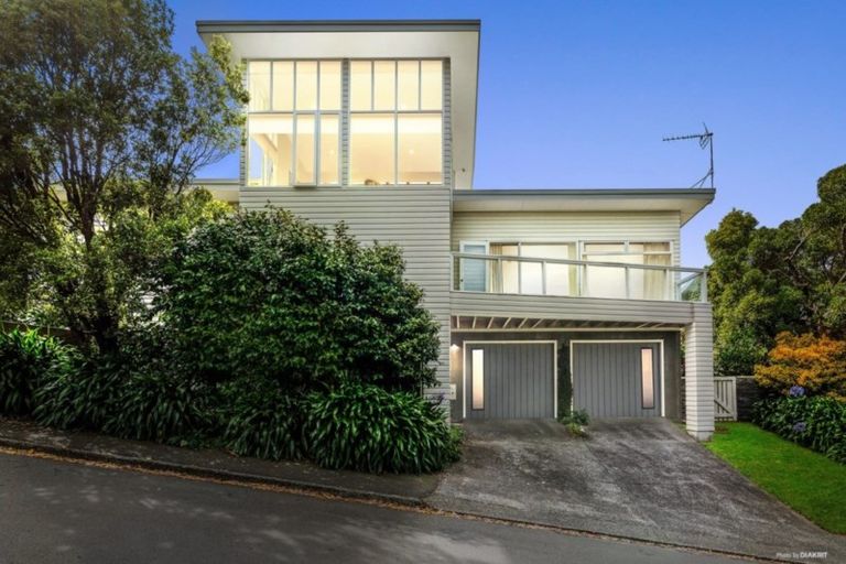 Photo of property in 1 Whitu Street, Khandallah, Wellington, 6035