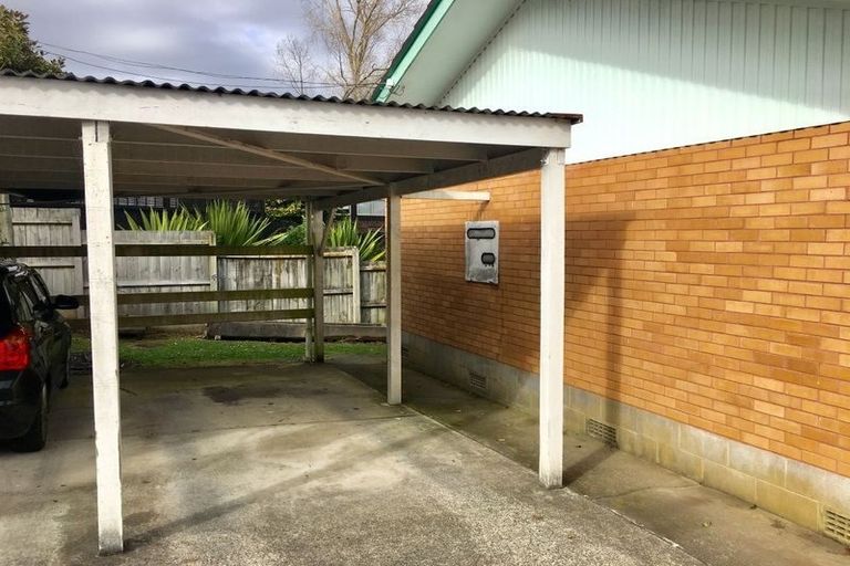Photo of property in 2/7 Luplau Crescent, Cockle Bay, Auckland, 2014