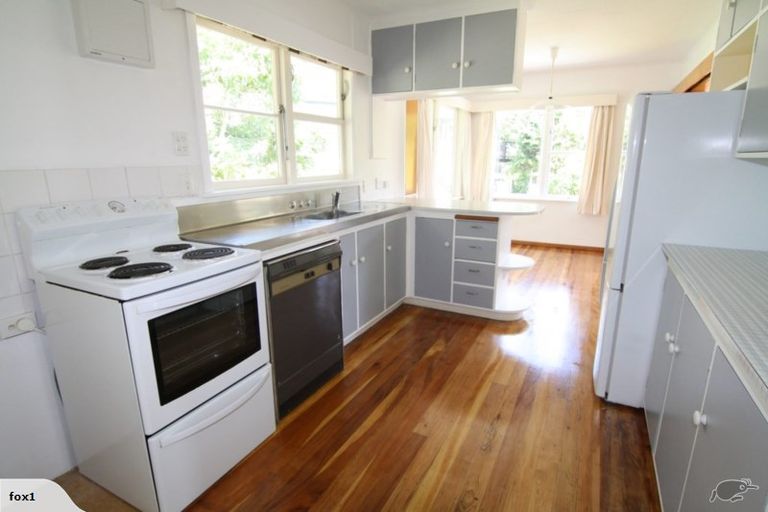 Photo of property in 10 Kamla Way, Khandallah, Wellington, 6035