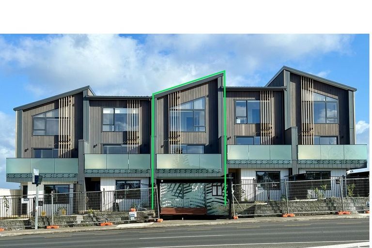 Photo of property in 3/506 Glenfield Road, Bayview, Auckland, 0629