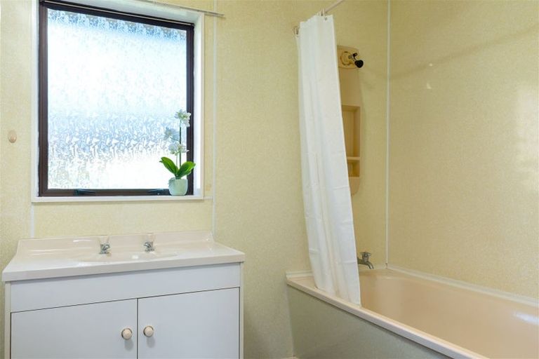 Photo of property in 35 Moana View Road, Waikawa, Picton, 7220