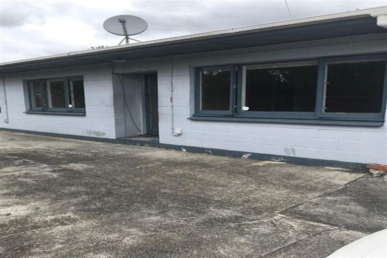 Photo of property in 2/23 Driver Road, Mangere East, Auckland, 2024