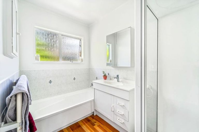 Photo of property in 5 Seabar Place, Glen Eden, Auckland, 0602