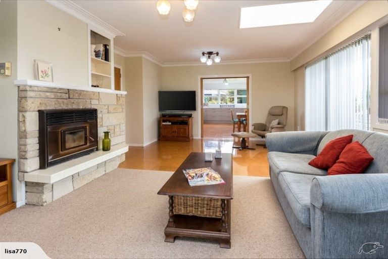 Photo of property in 15 Ellesmere Crescent, Pakuranga Heights, Auckland, 2010
