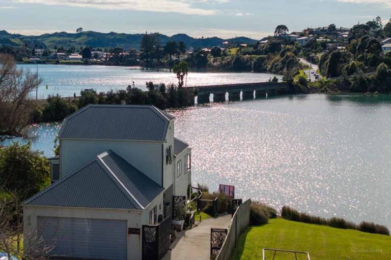 Photo of property in 48 Wainui Road, Raglan, 3225