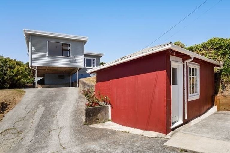 Photo of property in 18 Bell Street, Tawa, Wellington, 5028