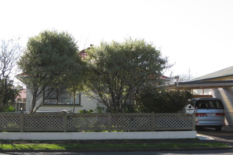 Photo of property in 5 Seddon Street, Westown, New Plymouth, 4310
