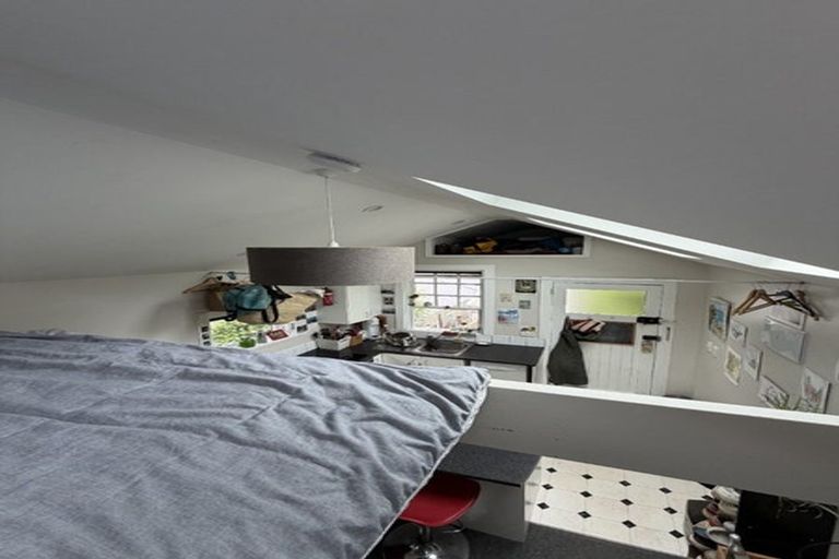 Photo of property in 62 Kelburn Parade, Kelburn, Wellington, 6012