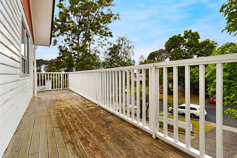 Photo of property in 11 Temuri Place, Glendene, Auckland, 0602