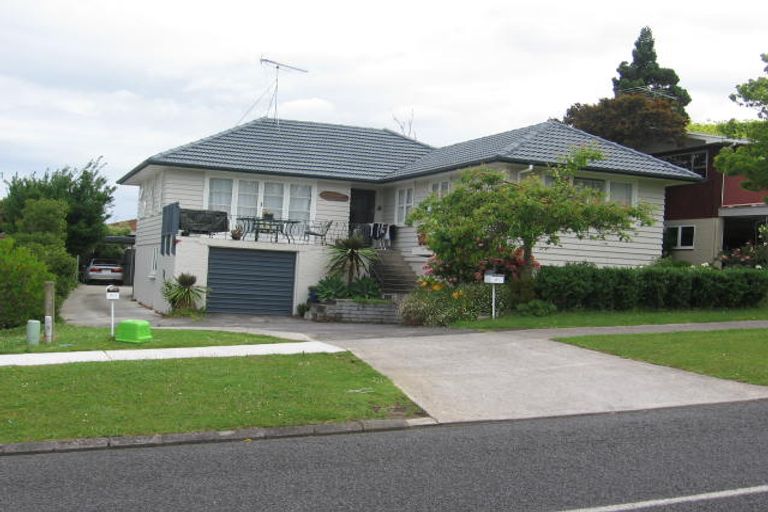 Photo of property in 51 Chatsworth Crescent, Pakuranga Heights, Auckland, 2010