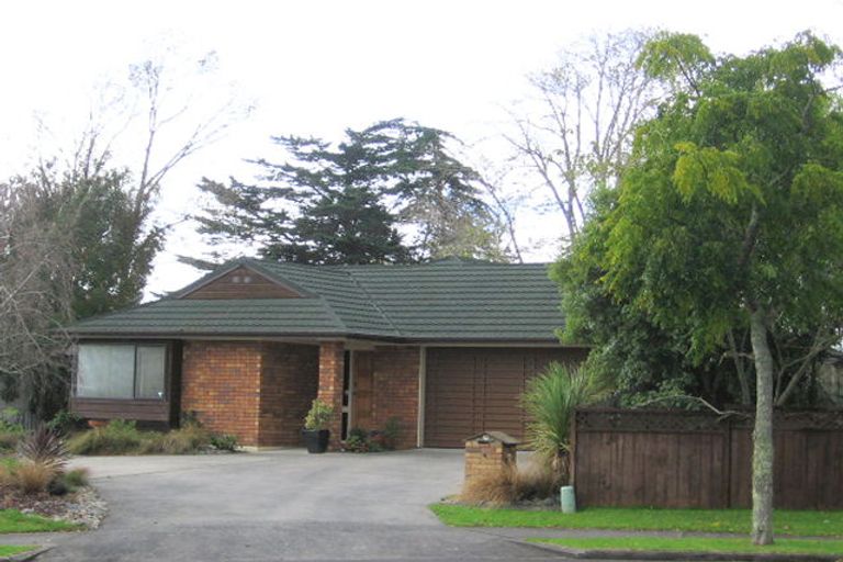 Photo of property in 43 Headcorn Place, Botany Downs, Auckland, 2010