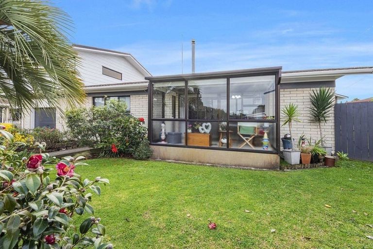 Photo of property in 1 Carr Street, Te Kamo, Whangarei, 0112