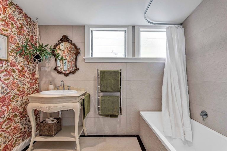 Photo of property in 105 High Street South, Eltham, 4322