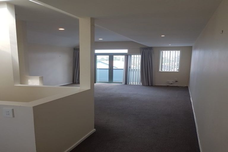 Photo of property in 11/93a Kelburn Parade, Kelburn, Wellington, 6012