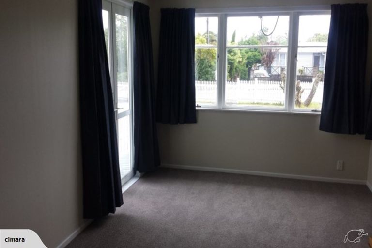 Photo of property in 10 Renata Crescent, Te Atatu Peninsula, Auckland, 0610