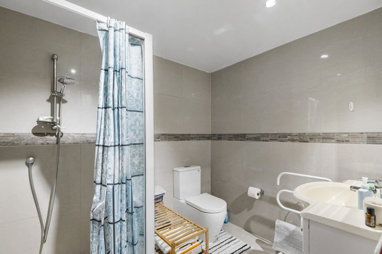 Photo of property in 5 Saddleback Rise, Murrays Bay, Auckland, 0630