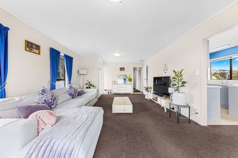 Photo of property in 1/12 Glenvar Road, Torbay, Auckland, 0630