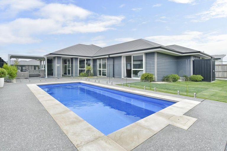 Photo of property in 56 Watkins Drive, Rangiora, 7400