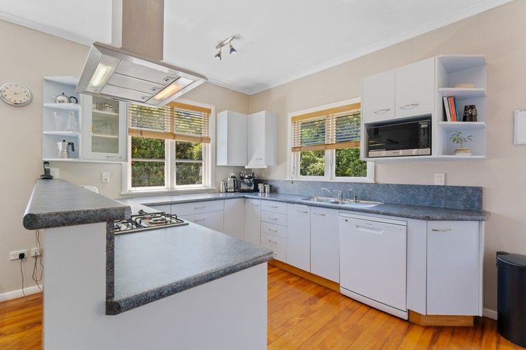 Photo of property in 14 Cecil Road, Tawa, Wellington, 5028