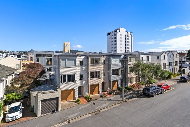 Photo of property in 2/15 Roxburgh Street, Mount Victoria, Wellington, 6011